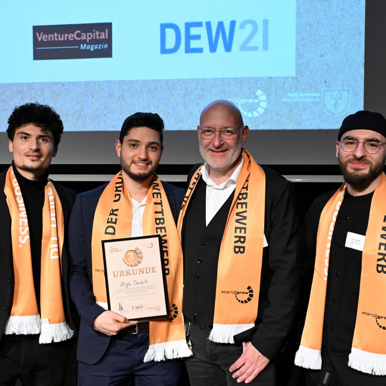 Start2grow Gewinner Ziya - das KI Unternehmen Deutschlands, neben Dirk Stürmer (CEO TZDO), Foto: Wirtschaftsförderung Dortmund / Andreas Buck